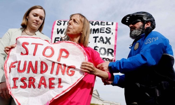 ناشطة يهودية أمريكية: “إسرائيل” خسرت تعاطف العالم في حربها ضدّ غزة