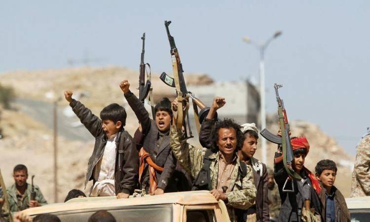 مصرع وإصابة ثلاثة حوثيين في اشتباكات مع مسلحين قبَليين بعمران 