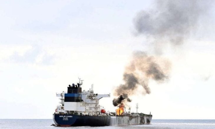 البحرية البريطانية: تعرض سفينة لأضرار بعد إصابتها بجسم مجهول في البحر الأحمر