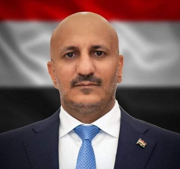 طارق صالح يعزّي مستشار رئيس مجلس القيادة رئيس الكتلة البرلمانية للإصلاح 