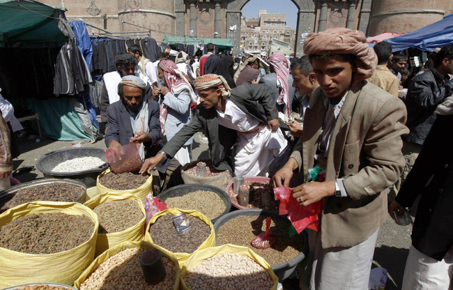 تعاظم هشاشة الاقتصاد اليمني جراء الاعتماد على العالم الخارجي