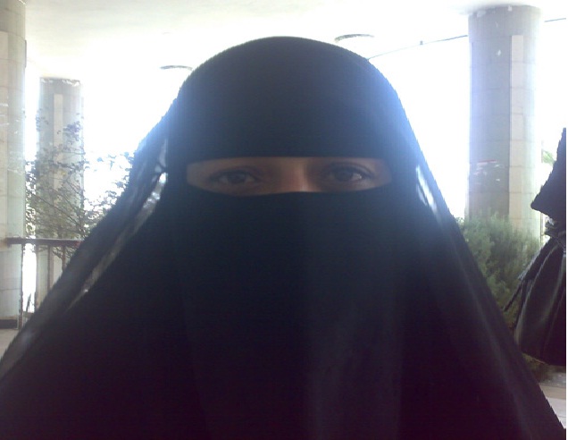في سابقة خطيرة لم تشهدها اليمن.. قيادي حوثي بصعدة يختطف امرأة متزوجة بالقوة